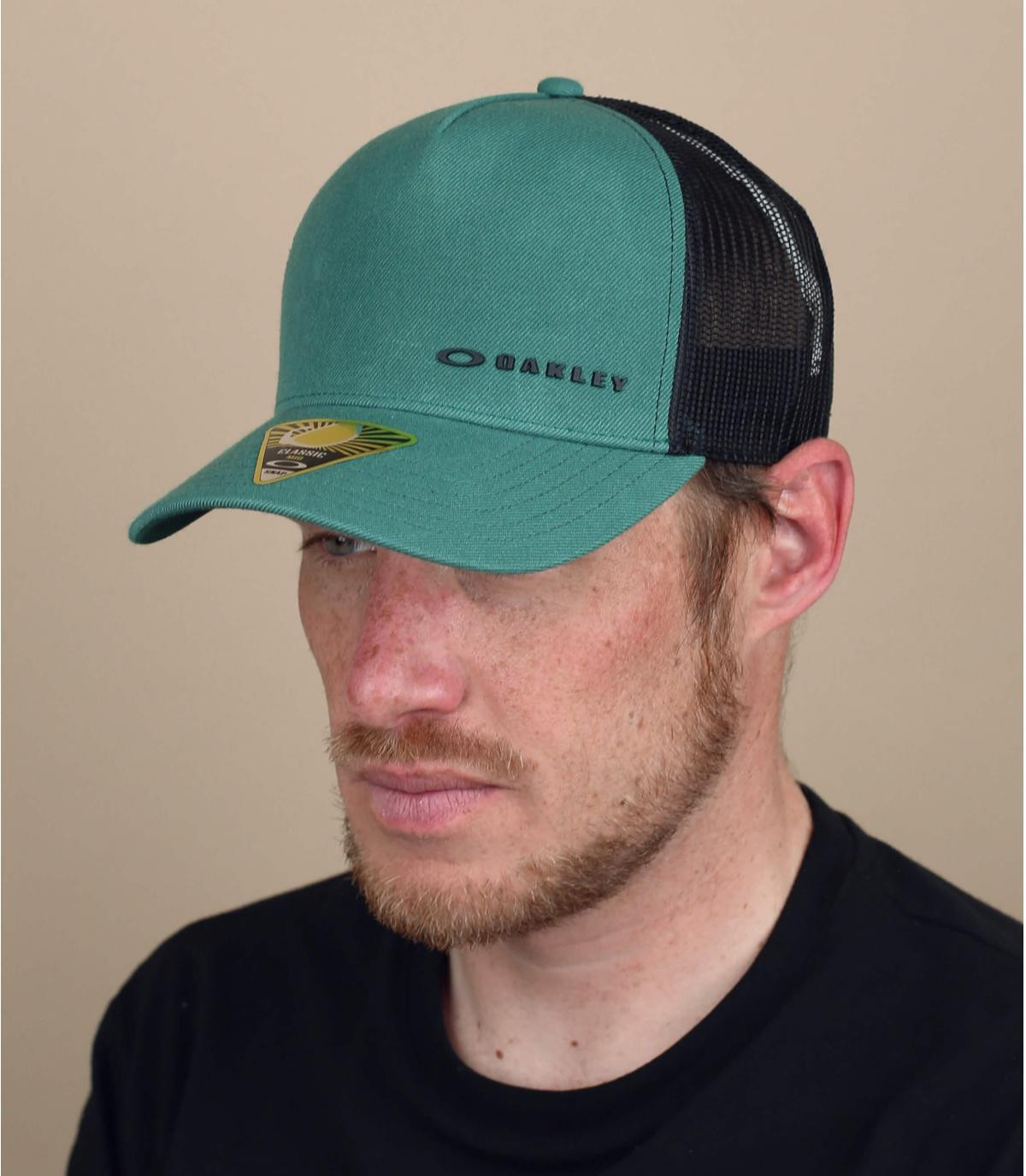 Oakley groene trucker Chalten beyberry